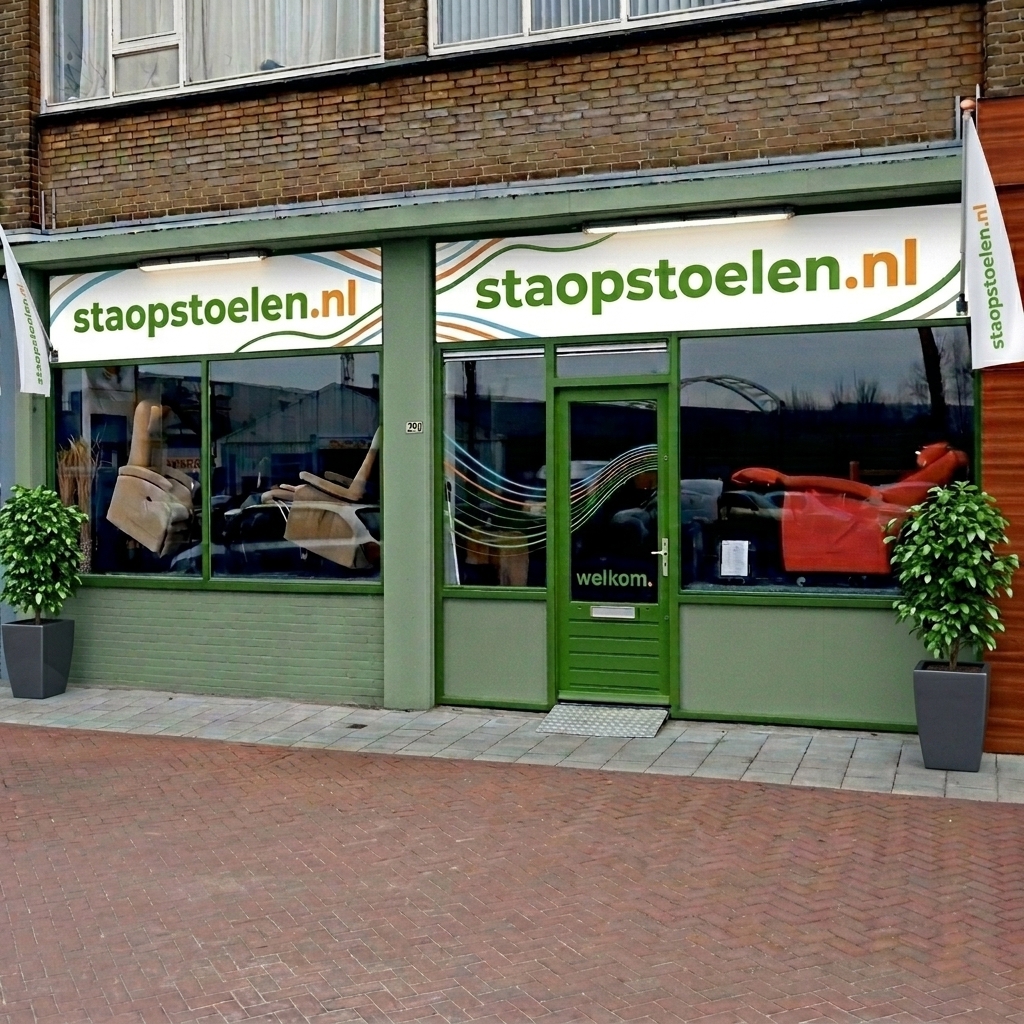 Het winkelpand van Schipper Compact Wonen met staopstoelen.nl logo